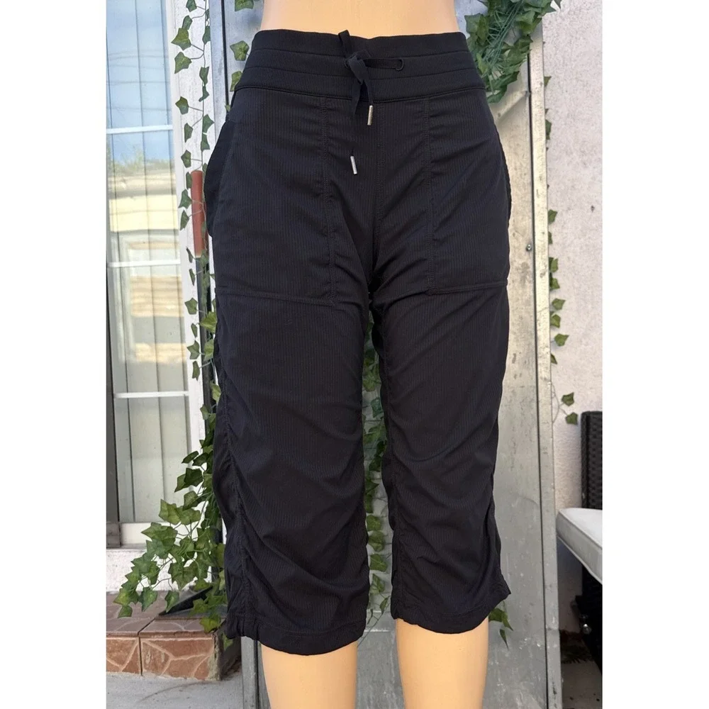 LULULEMON Pants Womens Size 8 Dance Studio Black Pinstriped Capri Cropped Cargo